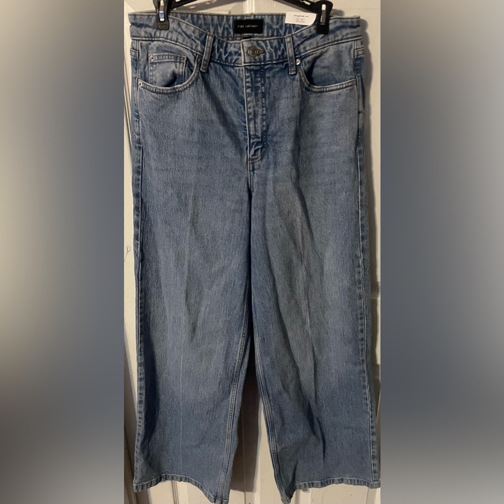 NWT Free Assembly Size‎ 8 High Rise Wide Leg Jeans Light Wash Front Crease Denim